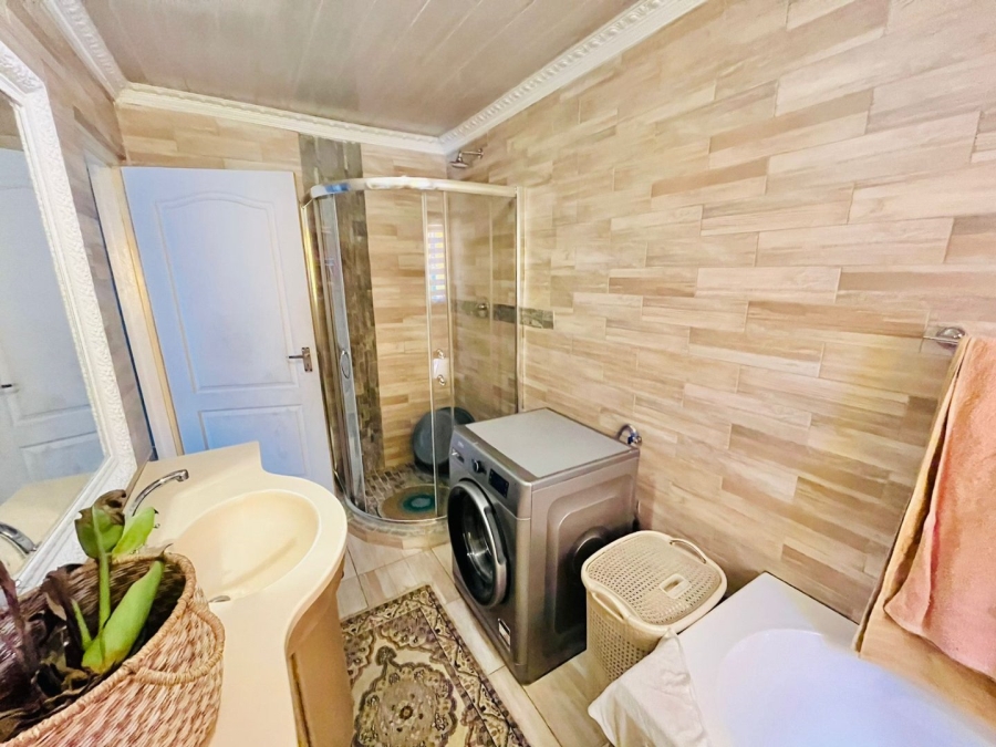 4 Bedroom Property for Sale in Bloemside 3 Free State